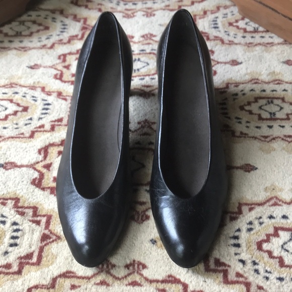 Stuart Weitzman chic pumps - Picture 3 of 6